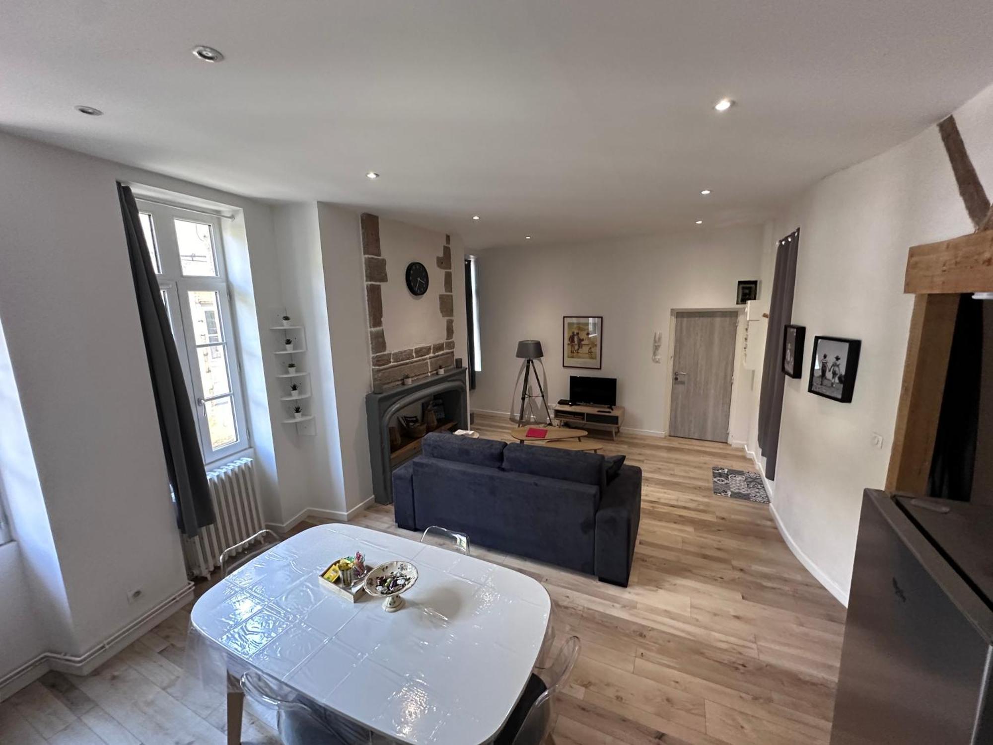 Bel Appartement En Coeur De Ville - 20 Minutes Du Pal Moulins  Bagian luar foto