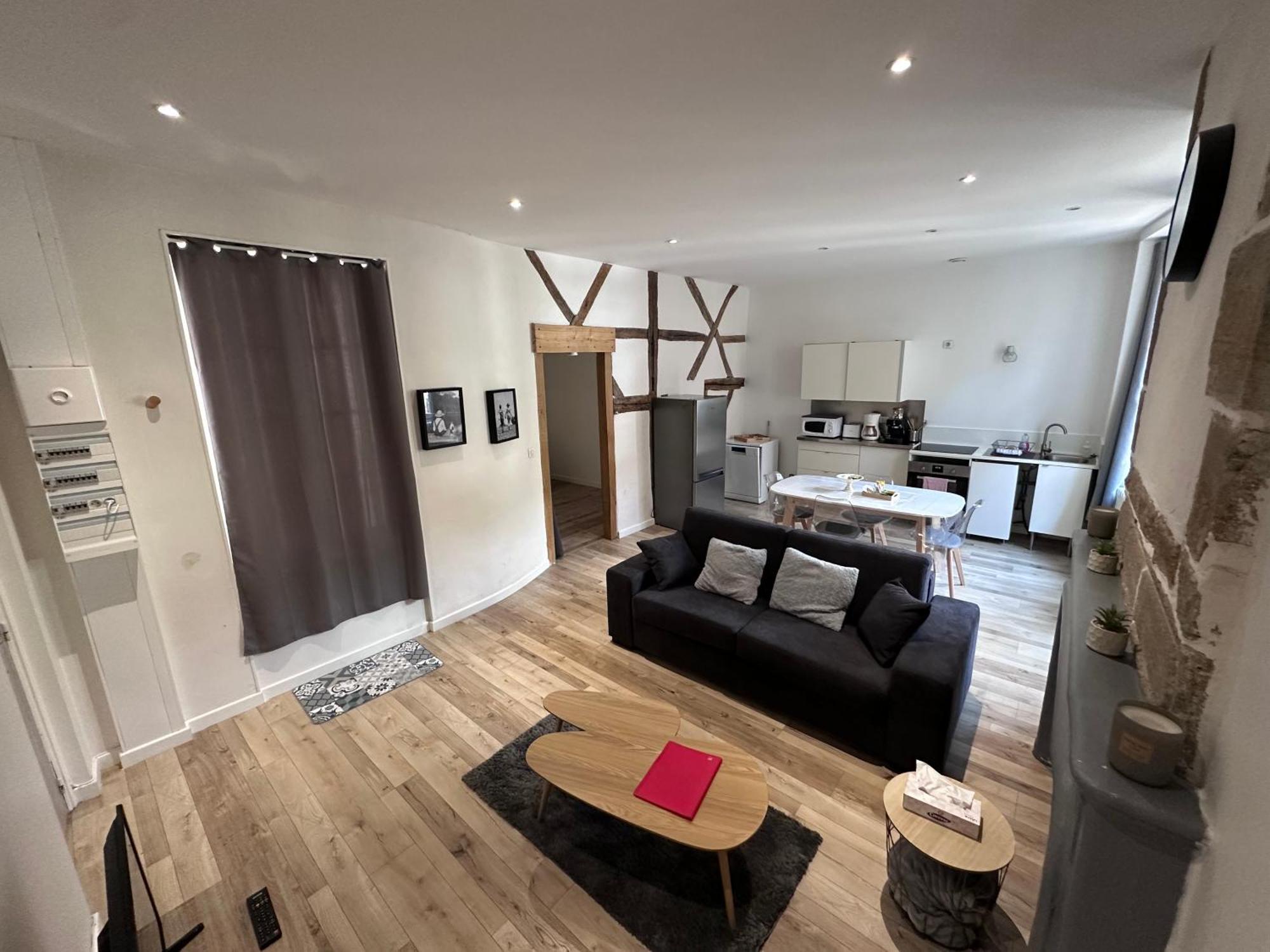 Bel Appartement En Coeur De Ville - 20 Minutes Du Pal Moulins  Bagian luar foto